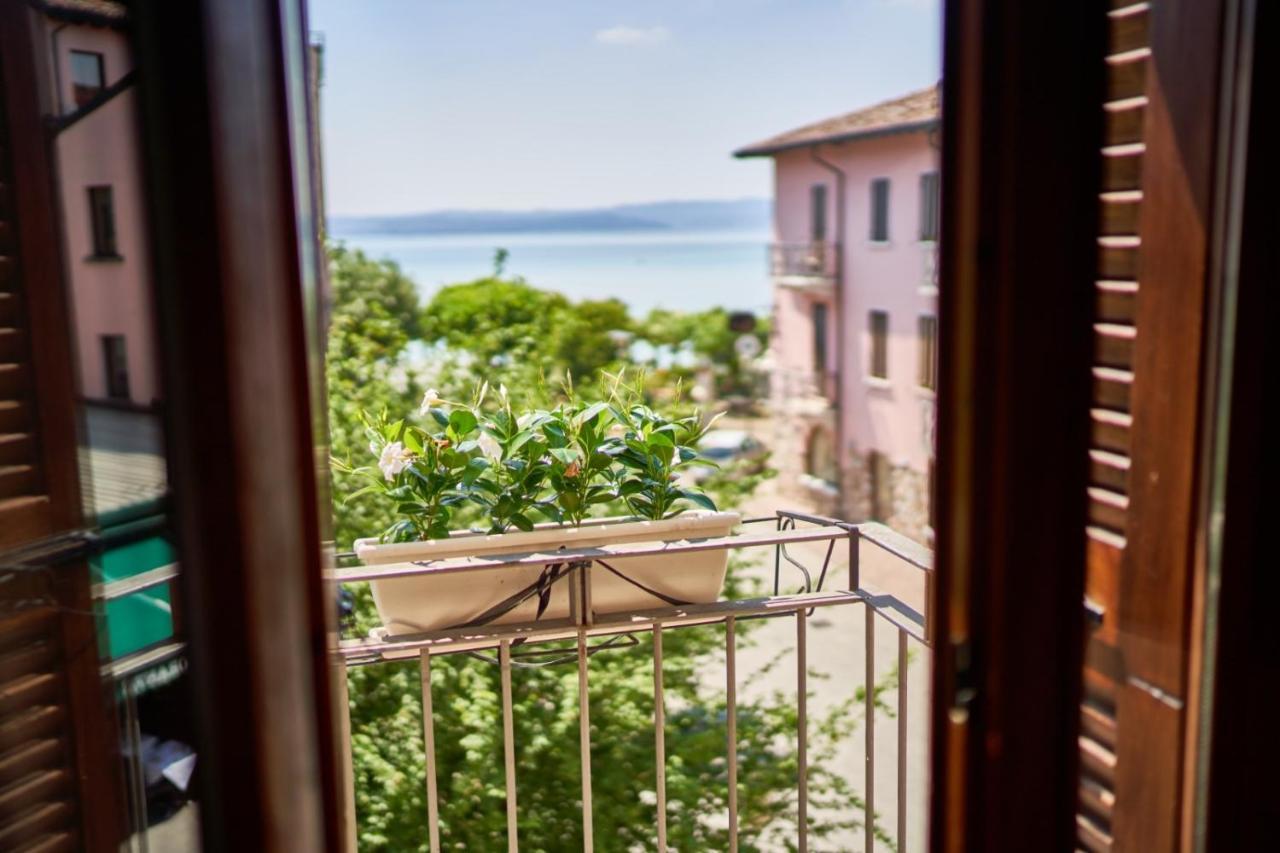 Porto Valentino Apartment Sirmione Exterior foto