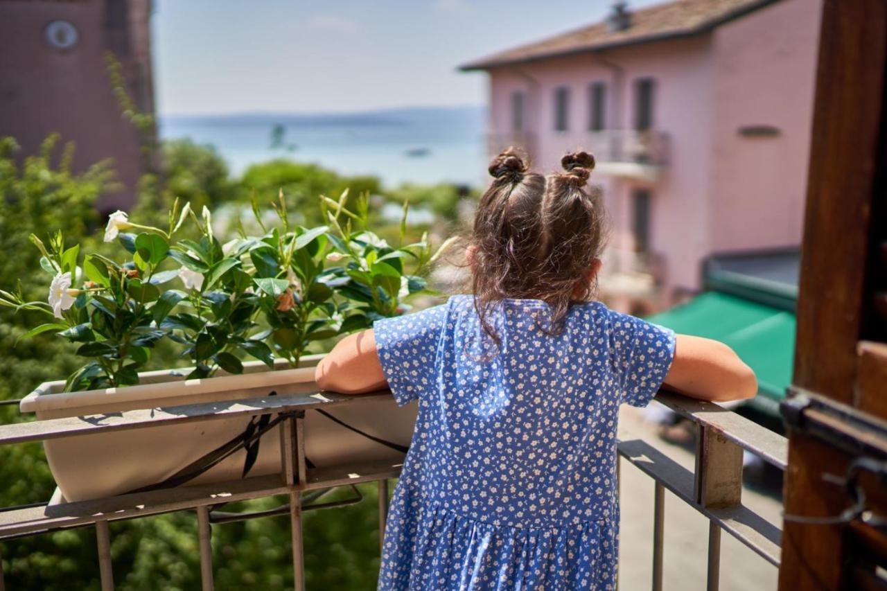 Porto Valentino Apartment Sirmione Exterior foto
